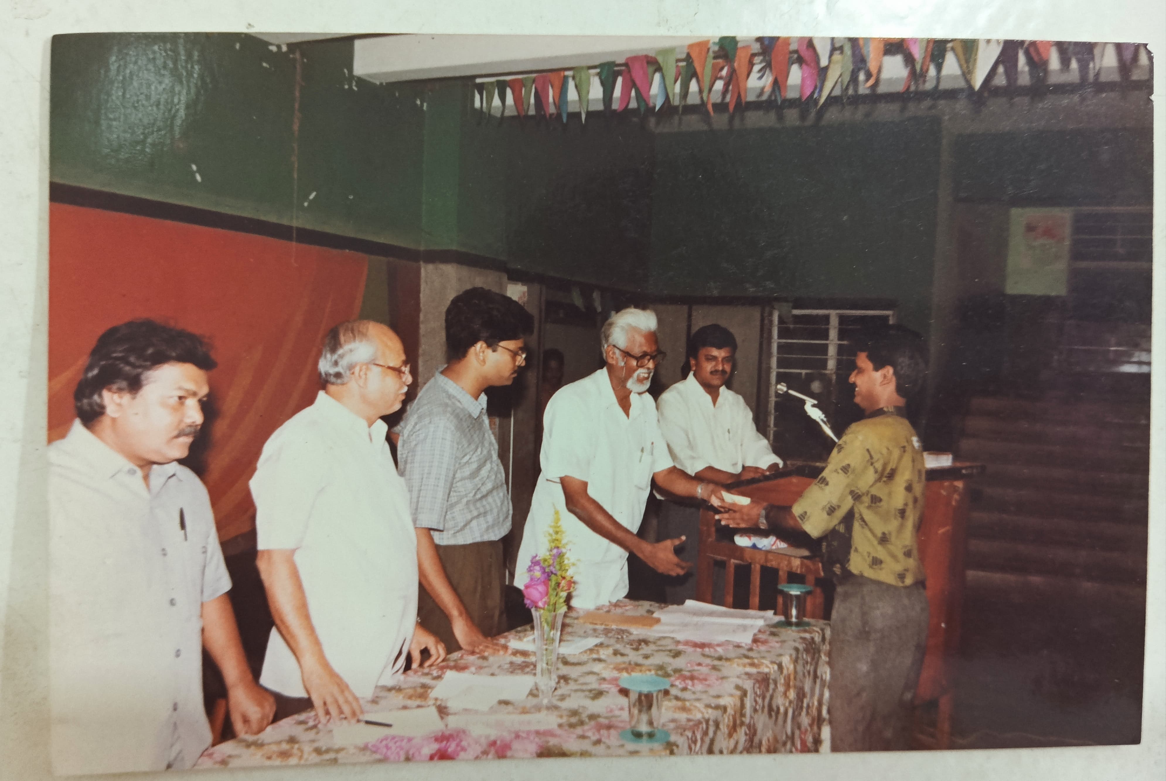 MDRT 2006 Felicitated by Branch Manager